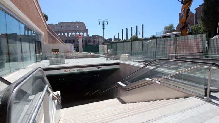 Gualtieri, sfida al governo Meloni su trasporti, diritti e poteri per Roma