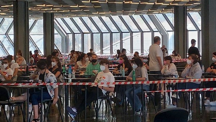 Firenze, gli studenti al test di Medicina: "Troppa matematica, sfavoriti quelli che arrivano dal classico"