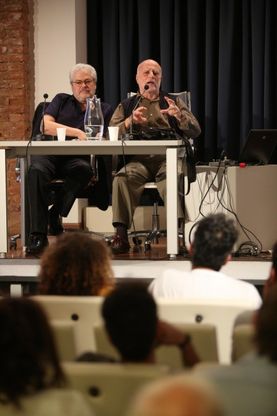 Scianna, lezione di fotografia ai Cantieri