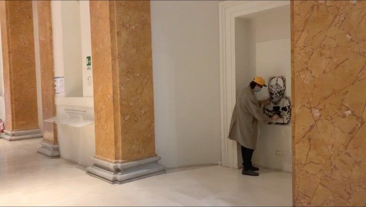 Banksy alla Quadriennale, il mito che trasforma in arte anche le bufale