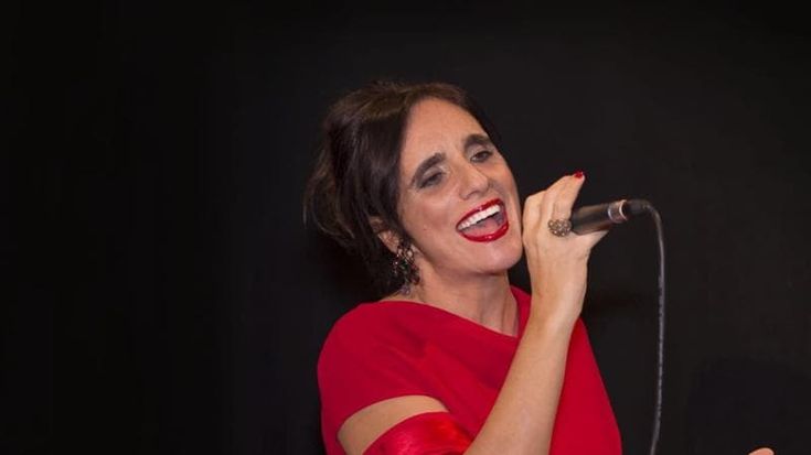 Olivia Sellerio: “Canto donne e migranti i temi di Camilleri”