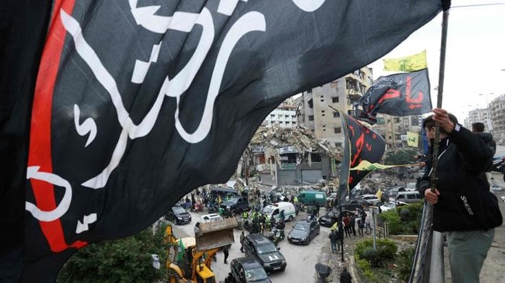 Beirut, feste e caroselli nella capitale: Hezbollah già si riorganizza, gli sfollati tornano a casa