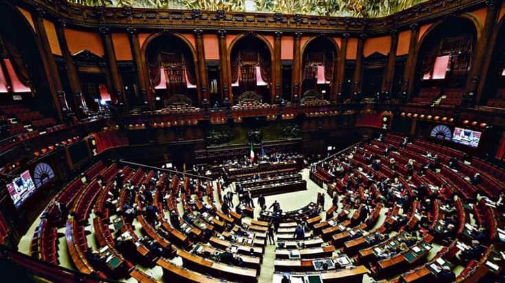 Tagli ai vitalizi, gli ex deputati annunciano battaglia: "Non siamo privilegiati, ci sono vedove che non riescono più a vivere con 900 euro”