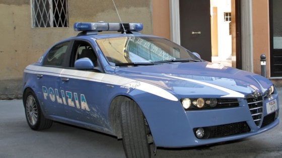 Volantini neonazisti e foto di Hitler, arrestato ventiduenne a Bergamo