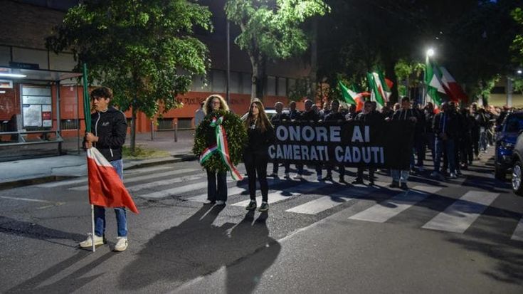 L’ora della città divisa tra 25 Aprile e la parata nera per Ramelli. Sala: “Abbassare i toni”