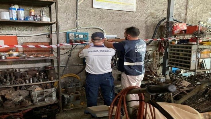 Ispani, maxi sequestro di rifiuti a pochi metri dal mare