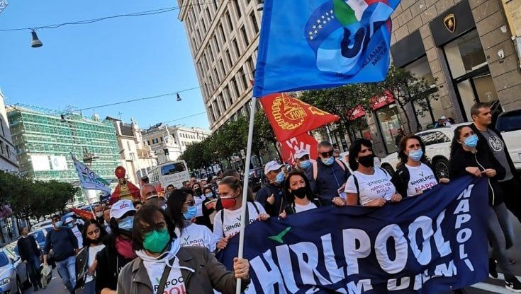 Whirlpool Napoli, fallisce mediazione del Mise: confermati i 321 licenziamenti. Giorgetti: "Azienda inamovibile, c'è irritazione" 