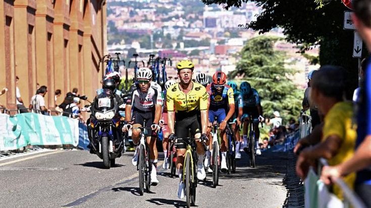San Luca cornice del grande ciclismo: Davide Piganzoli vince il Giro dell’Emilia