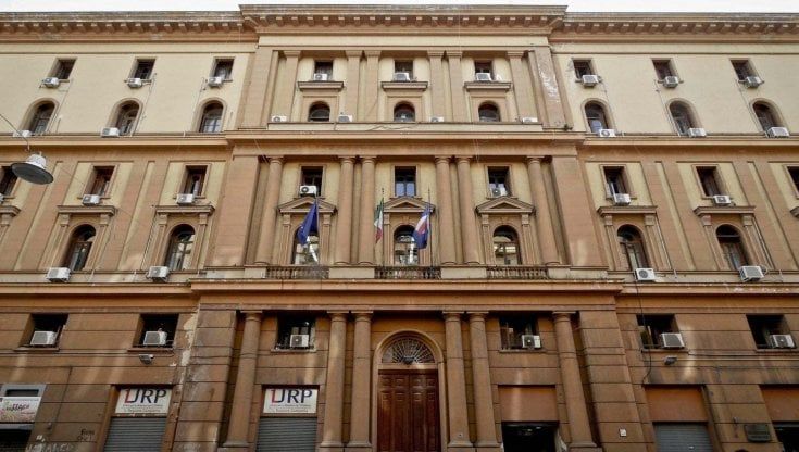 Lavoro nero e sottopagato a Napoli, l'assessore: sospensione della licenza