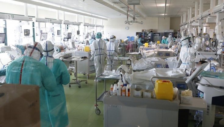 Sant'Orsola e Maggiore riaprono i reparti Covid, picco di casi in pediatria: "Non portate i bambini nei luoghi affollati"