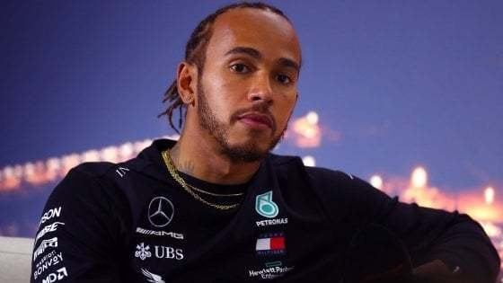 Formula uno, Hamilton replica a Ecclestone: "Ignorante e senza istruzione"