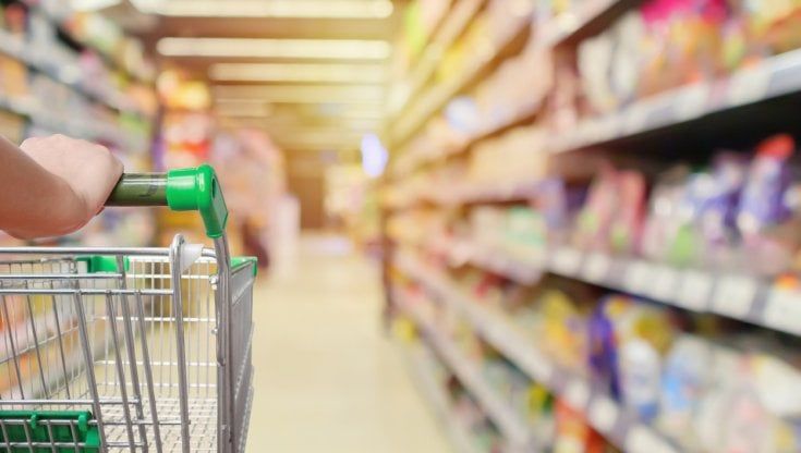 Largo consumo, a novembre inflazione al 15,2%: i consumatori italiani rispondono privilegiando i discount