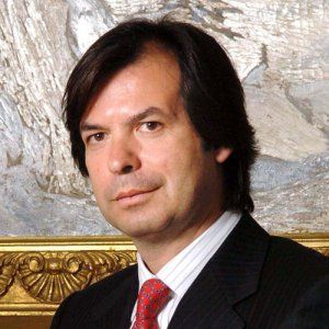 Intesa Sanpaolo, meno perdite su crediti e utili al top dal 2008