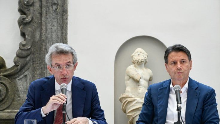 Sondaggi, M5S primo partito a Napoli. E Manfredi supera Maresca di oltre 10 punti