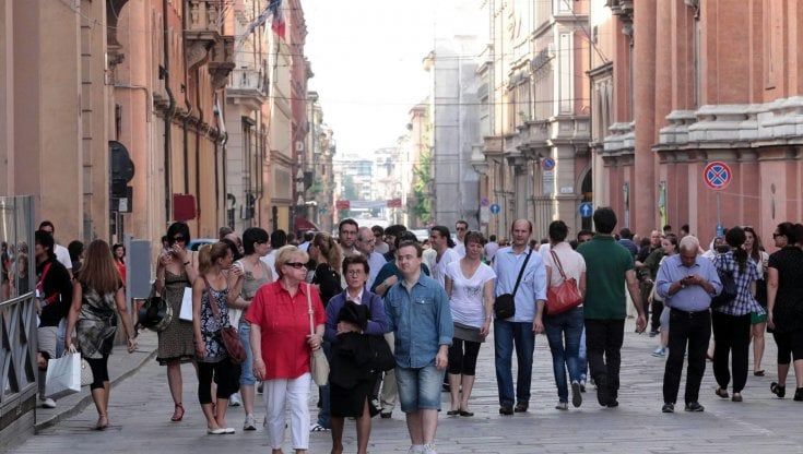 Starbucks, Fabbri e teatro romano: il centro in vetrina