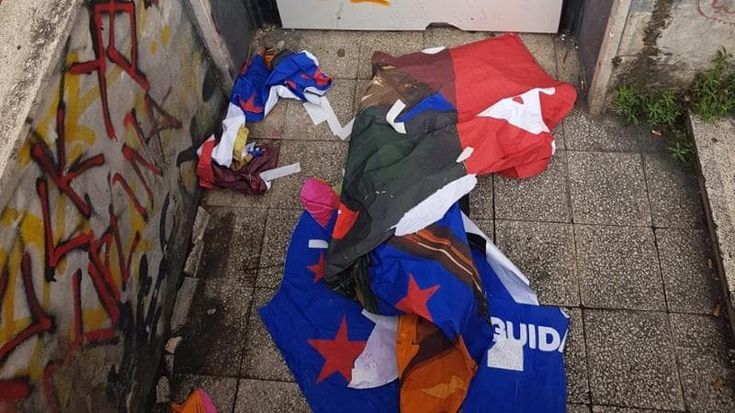Distrutta l’opera di Laika per il 25 aprile a Garbatella: al suo posto adesivi pro Israele