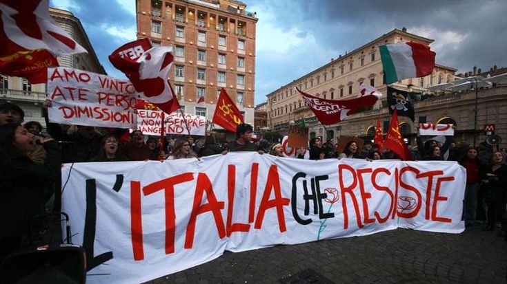 La piazza dei ventenni: “Angurie si, Meloni no. Noi felici di aver votato”