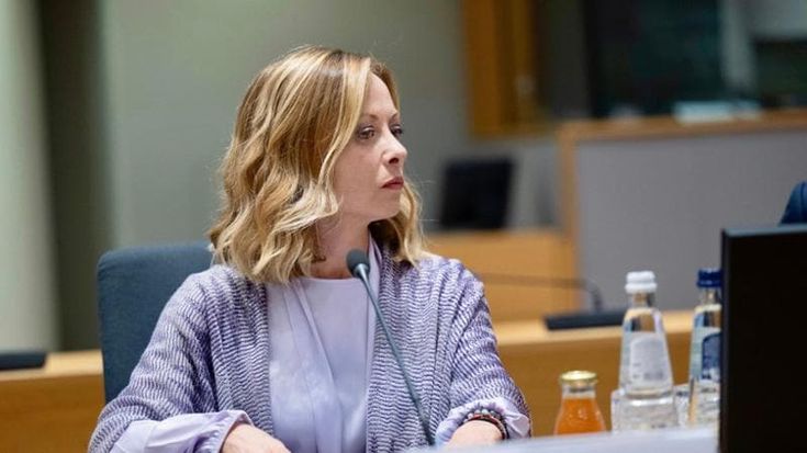 Meloni sempre più sola difende la guida dei sovranisti e punta su Le Pen e Trump