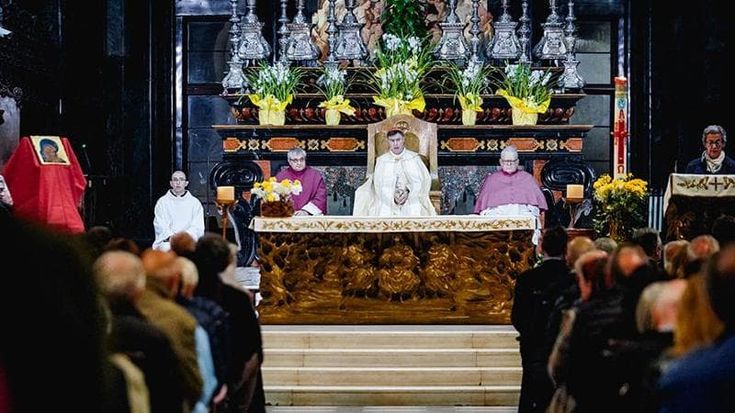 La Torino di ogni fede in duomo per il papa. “Francesco era gioia”