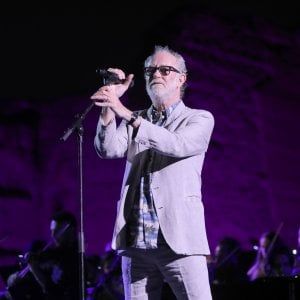 Palermo, De Gregori guida il valzer del pubblico con "Buonanotte fiorellino" 