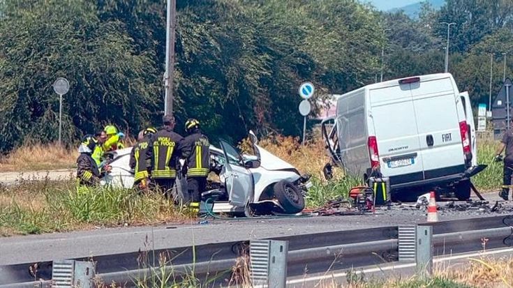 Scontro tra furgone e auto, muore una donna di 56 anni a Villastellone
