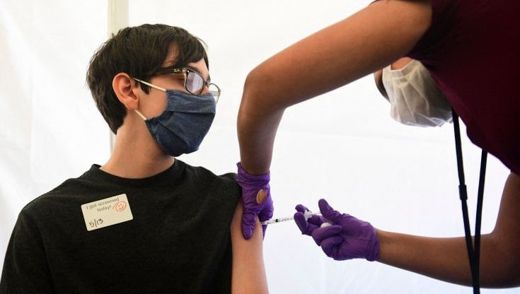 Vaccino: da Fda ok a booster Pfizer per fascia d'età 12-15 anni
