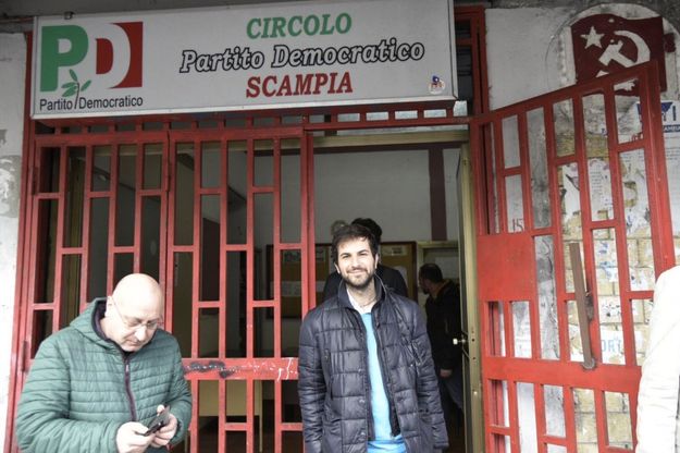Primarie, votano per primi Sarracino e Marfella. Bassolino, jogging poi al seggio, Valente a Pendino