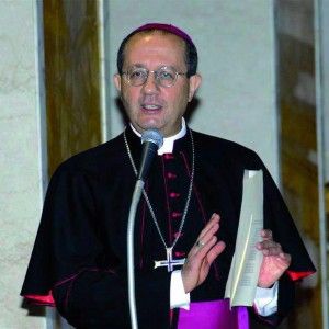 L'arcivescovo Forte: "Il Sinodo chiede la riforma, ecco la strada per avvicinare i divorziati alla comunione"
