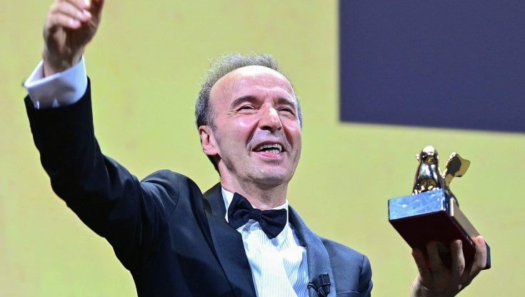 Venezia 78. A Benigni il Leone d'oro e standing ovation: "Presidente Mattarella rimanga qualche anno in più"