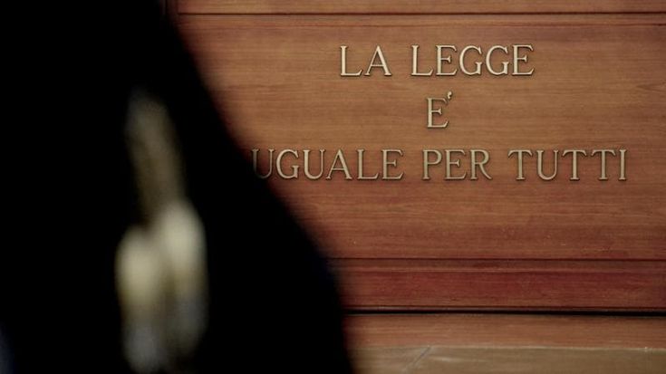 “Mi sono ravveduto”. Il giudice gli crede, lo libera, esce dal carcere e rapina un’altra donna