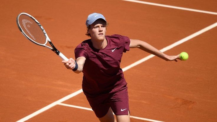 Tennis, Sinner in semifinale a Barcellona: battuto il russo Rublev, ora Tsitsipas. Ok anche Berrettini a Belgrado