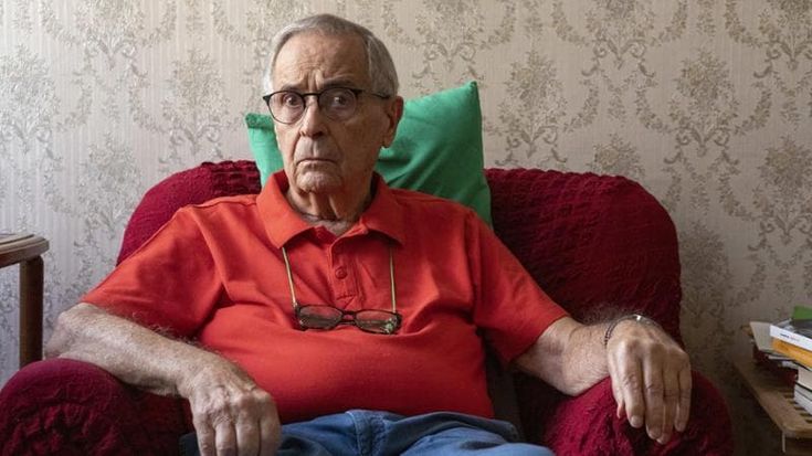 Alberto e la sfida all’afa: “A novant’anni vivo solo, prigioniero in casa mia”