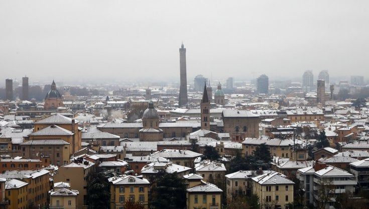 Neve, pioggia, sole: l'Emilia-Romagna divisa in tre. Allagamenti e danni nel Bolognese