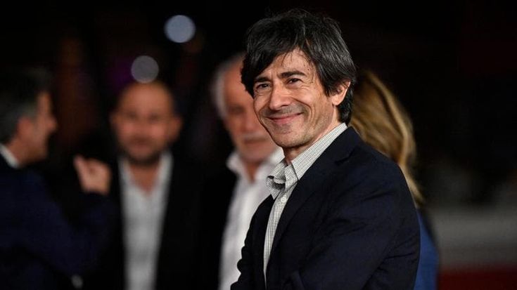 Ciak in Questura a Milano per il poliziotto Luigi Lo Cascio: in città si gira la fiction L’ombra