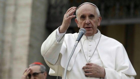 Papa: "Chiesa sballottata, remiamo insieme sulla barca di Pietro"