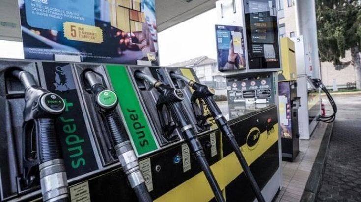 Carburanti, ecco i prezzi nelle grandi città e sulle autostrade