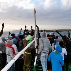 Migranti, sparita un'imbarcazione che ha dato l'allarme ieri sera. 