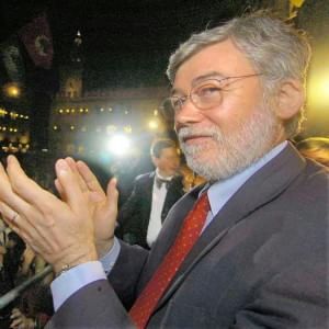 Cofferati: "&Egrave; un partito alla frutta, il modello Renzi compra i voti"