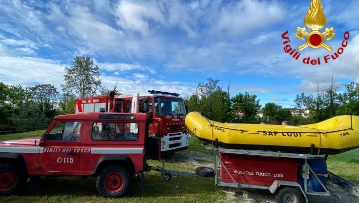 Dopo la pioggia affiora il cadavere di un uomo nel fiume Lambro: indagini per scoprirne l'identità