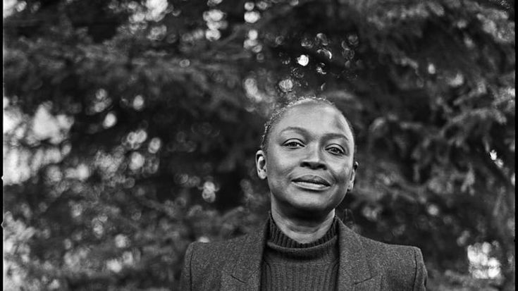 Sarà la Biennale di Koyo Kouoh anche dopo la sua scomparsa