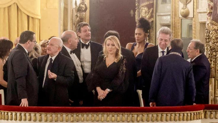 Napoli, applausi alla prima del San Carlo. Gelo tra Manfredi e Macciardi
