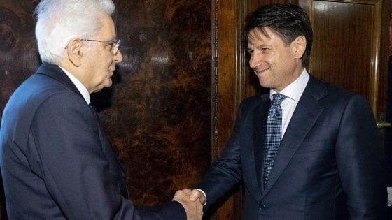 Decreto Sicurezza, Mattarella firma ma esprime due pesanti rilievi: "Resta l'obbligo di salvare le persone in mare"