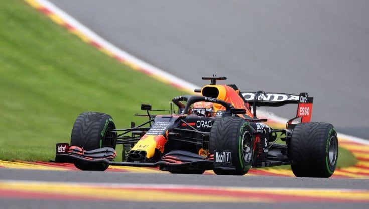 F1, Verstappen in pole a Spa. Russell in prima fila, Hamilton 3°