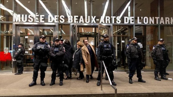 Assedio dei manifestanti alla galleria d'arte, Meloni e Trudeau costretti ad annullare il ricevimento di Toronto