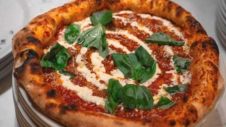 Nella pizzeria più buona del mondo, dove il menu costa 75 euro e la lista d’attesa dura mesi