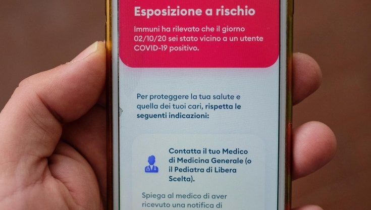 Isolamento, medico e test: "Ecco che fare se arriva una notifica di Immuni"