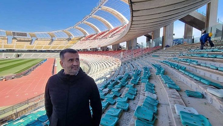Bari, al San Nicola via i vecchi seggiolini: "Andranno all'asta per sostenere la popolazione ucraina"