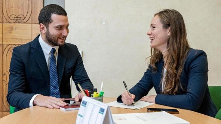 Firenze, lui consigliere comunale ex Lega, lei consigliera Pd: “Rinuncio per non intralciarla, a fare politica è più brava di me”