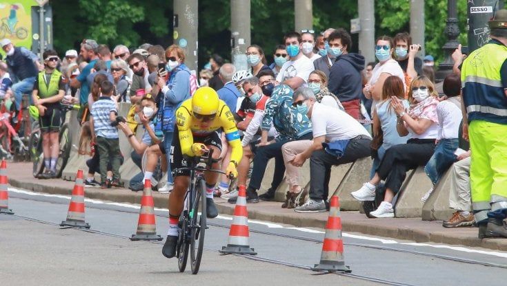 Rispetto delle regole e amore per il ciclismo, così la gente si è ripresa il Giro