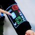 Schermo touchscreen filato nella manica di una maglia: lo wearable del futuro